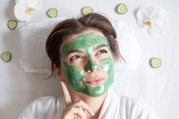 ماسک طبیعی برای رفع خط لبخند